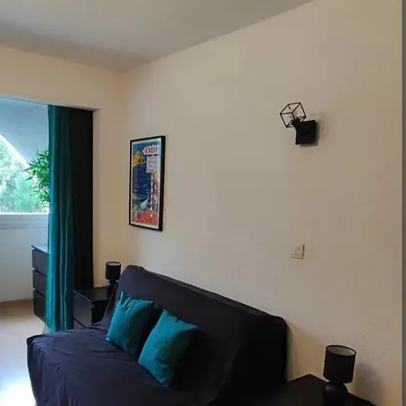 Leo Apartment
